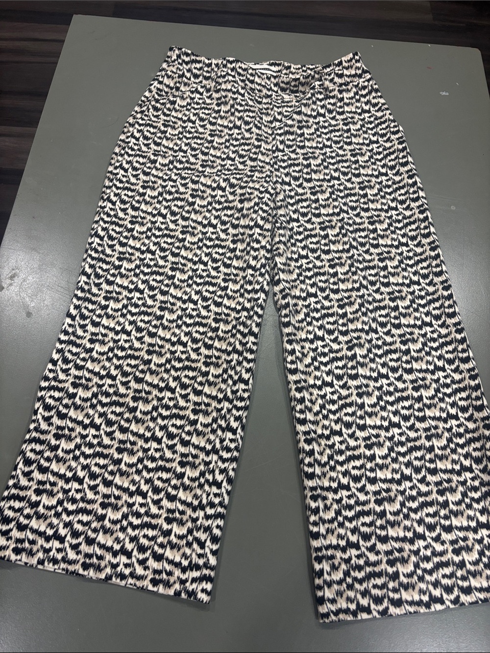 Black & White Patterned Women’s Wide-Leg Pants